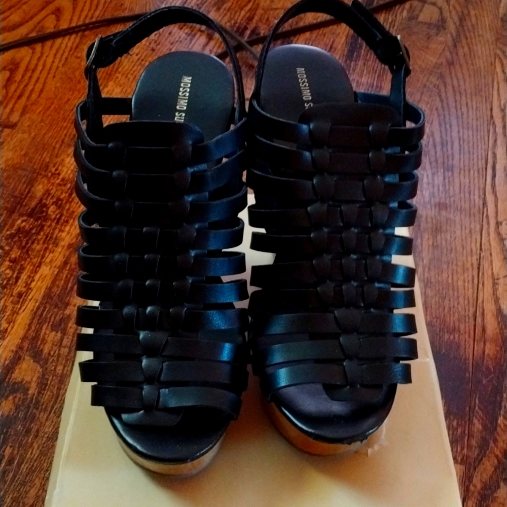 Wedge heel shoes
